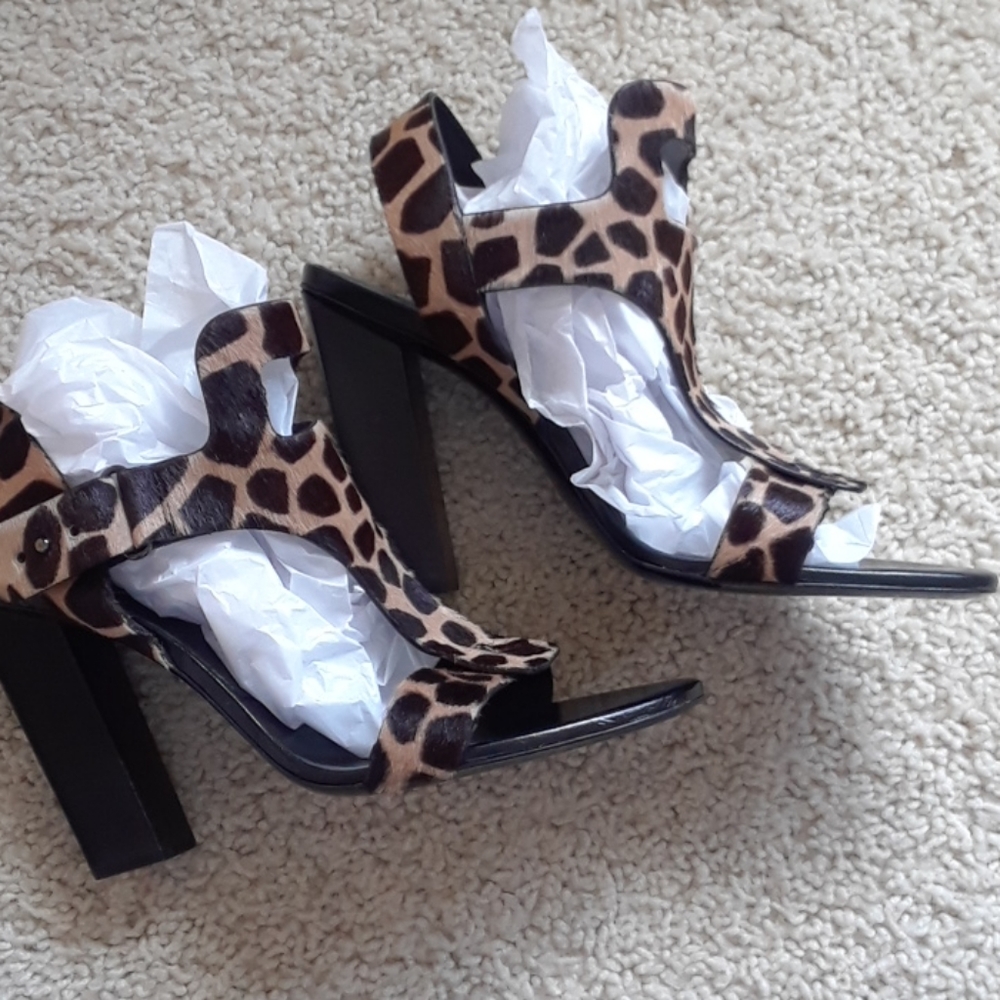 ROGER VIVIER..NWT..GIRAFFE HEEL SANDAL